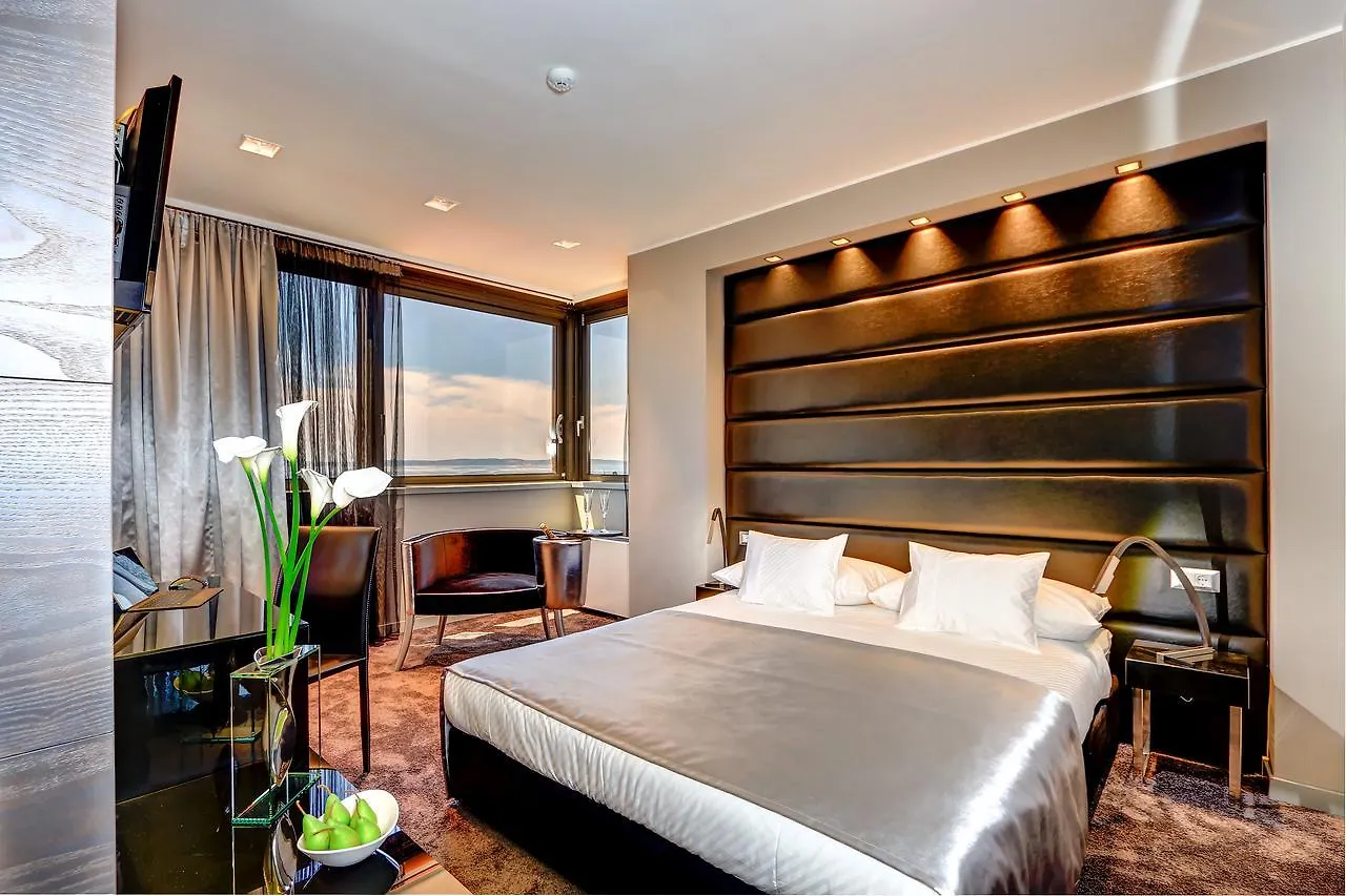 The View Luxury Rooms Split 4*,